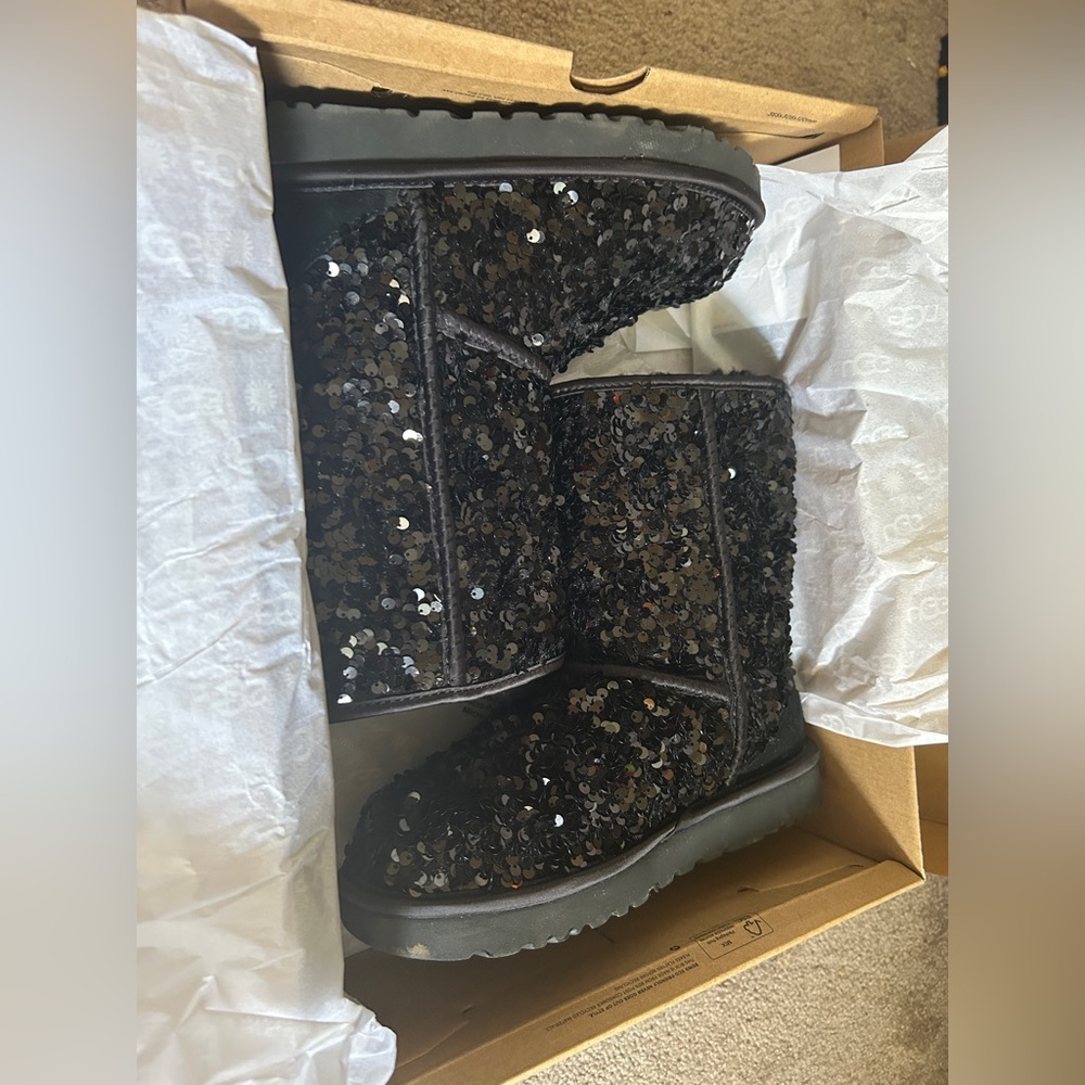 W CLASSIC SHORT CHUNKY SEQUIN🖤